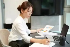 女性